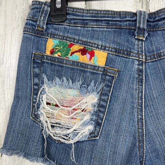 Dollhouse denim shorts cut off distressed embroidery boho rock & roll blue sz 7 - Picture 10 of 11